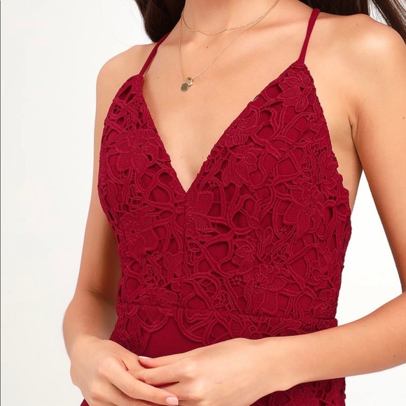 *NWT* Lulu’s Katalina wine red floor length dress - Picture 2 of 5